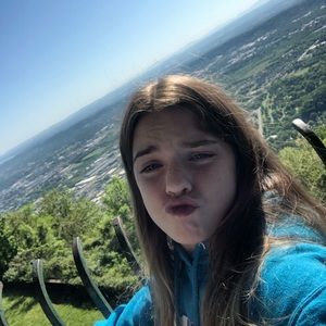 Meet your Posher, Kayla